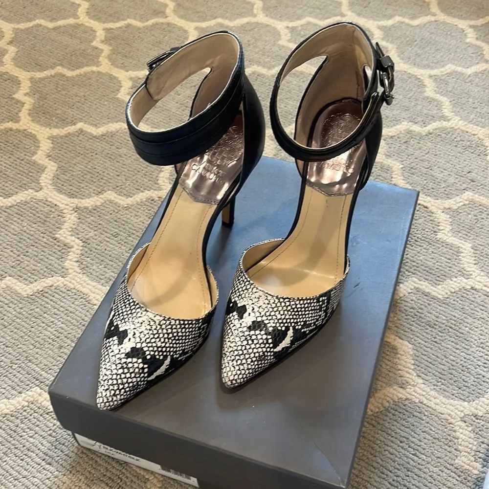 Vince Camuto Size 7 1/2 Heels - Picture 1 of 4